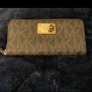 Michael Kors full zip wallet